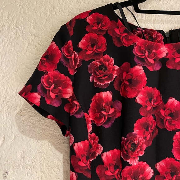 Karl Lagerfeld black roses dress 🎄 Holiday Sale ✨ - Picture 4 of 10